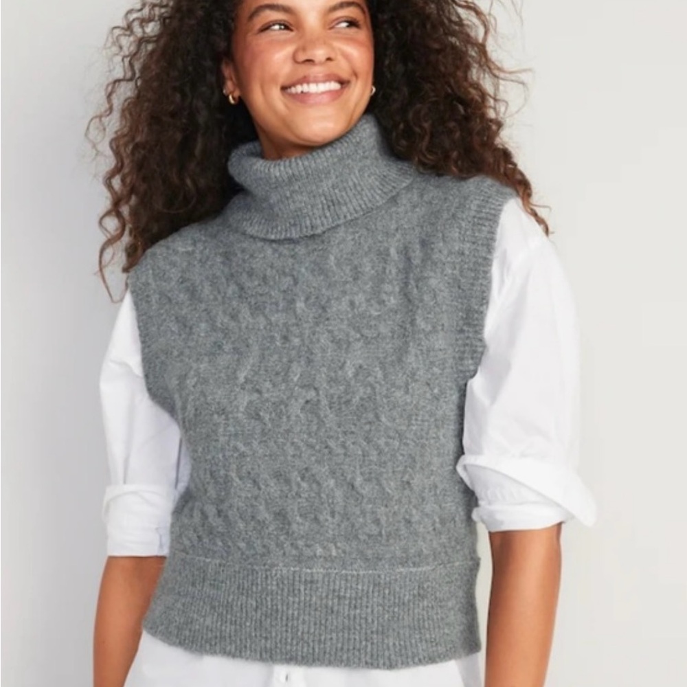 Old Navy Grey Sleeveless Turtle Neck Sweater Vest